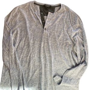 Mens large Banana Republic blue and white long sleeved Henley shirt